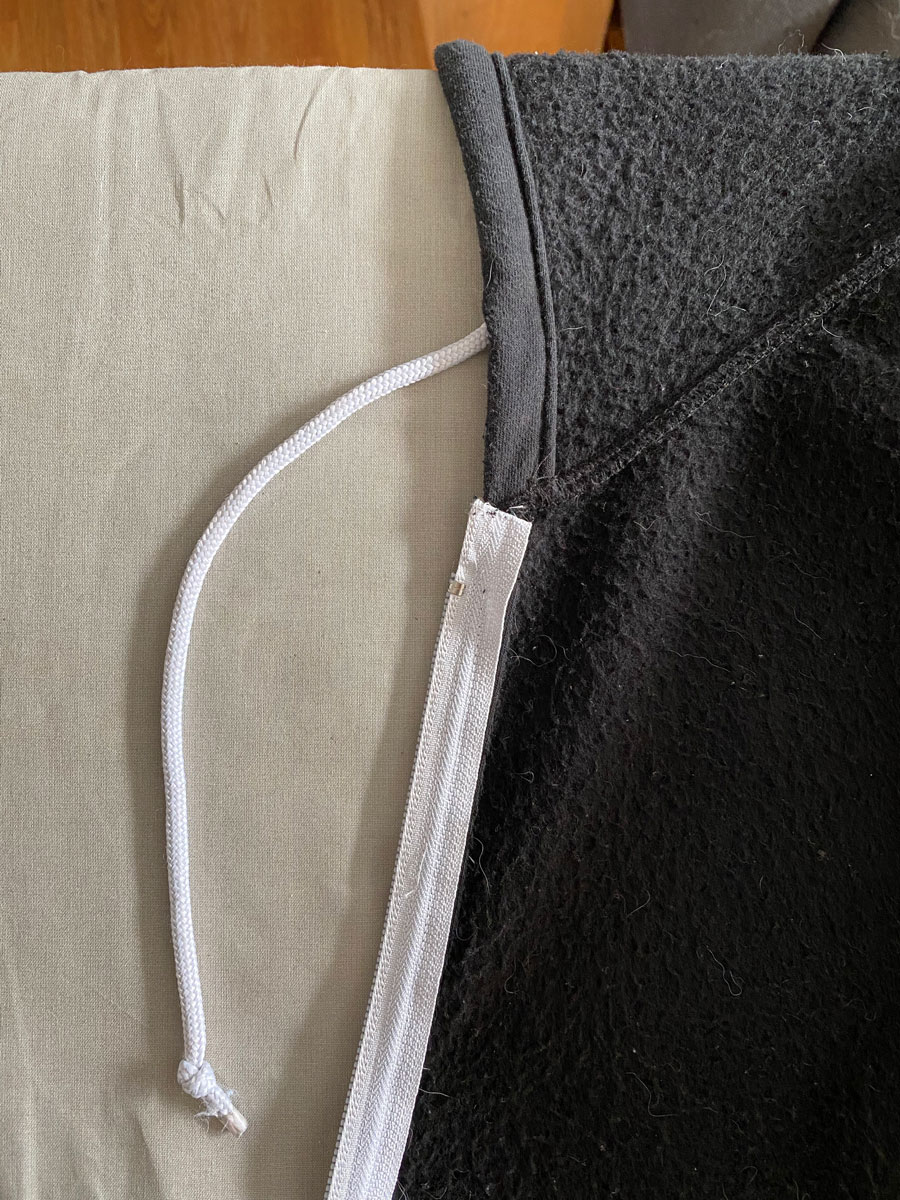 halifax hoodie zipper detail